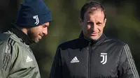 Bek Juventus, Andrea Barzagli dan pelatih Massimiliano Allegri. (MARCO BERTORELLO / AFP)
