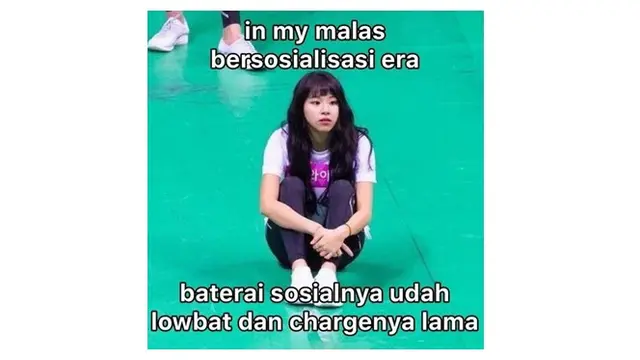 6 Meme Lucu Pakai Foto Orang Melamun Ini Bikin Geleng Kepala Hot