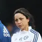 2. Eva Carneiro - Mantan fisioterapis Chelsea ini memang tidak salah, namun konflik Mou dengan Eva dianggap sebagai awal keruntuhan Chelsea pada musim ini. Terlalu banyak pikiran Mou terbuang untuk menyelesaikan masalahnya dengan Eva. (EPA/Kieran Galvin)