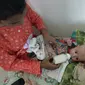 Kondisi Muhammad Adam Saputra, bayi berusia tujuh bulan yang menderita gizi buruk, sementara di rawat di RS Bahteramas Provinsi Sulawesi Tenggara. Foto: (Akbar Fua/Liputan6.com)
