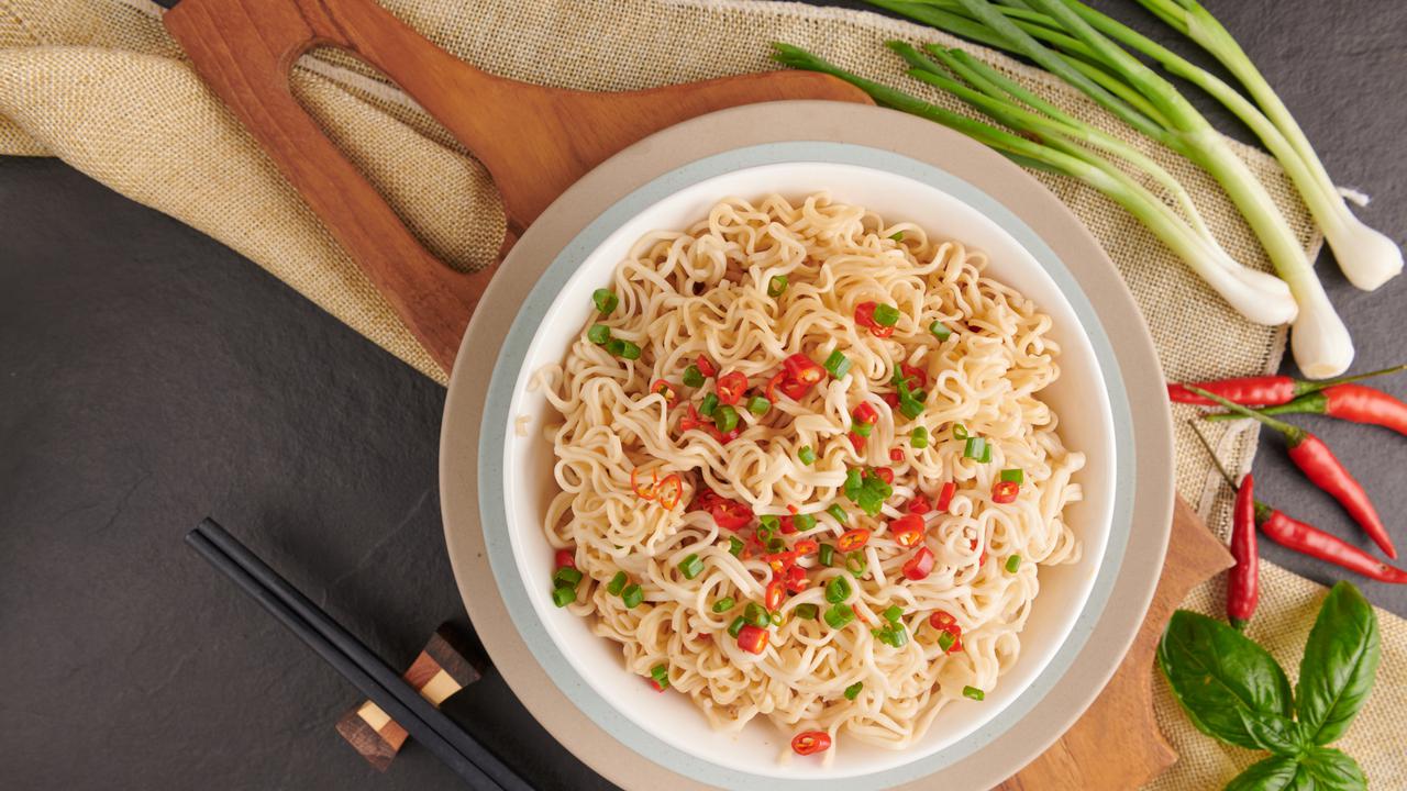 Mi Instan dari Malaysia Diduga Mengandung Zat Pemicu Kanker atau Zat Karsinogen. Dengan Kembali Munculnya Berita tentang Kandungan Mi Instan, Sudah Sepatutnya Agar Kita Kembali Menyantap Makanan Utuh