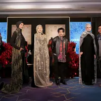 Tex Saverio Bersama Paula Verhoven dan Bubah Alfian Luncurkan Scarf Dihiasi Kata-Kata Afirmasi. [Daniela Kampua/Fimela]