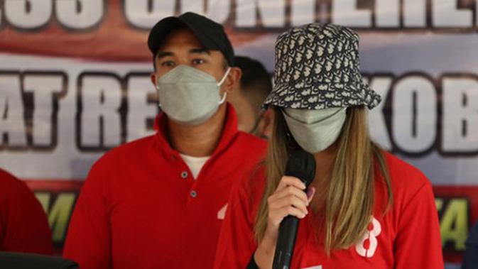 4 Pernyataan Nia Ramadhani Sembari Menangis Tersedu Usai Ditangkap Polisi - Vimarsana News