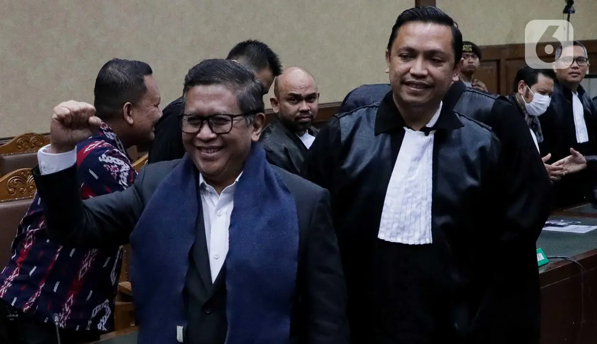 Atas dakwaan tersebut, Hasto Kristiyanto bersama tim penasehat hukumnya berencana akan mengajukan nota keberatan atas dakwaan atau eksepsi. (Liputan6.com/Herman Zakharia)