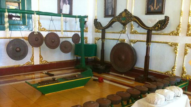 Cerita Penampakan Puteri Cantik Berkerudung Putih di Museum Kacirebonan