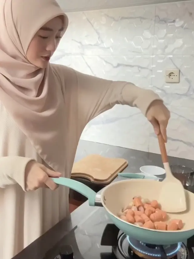 Potret Dapur Rumah Larissa Chou, Estetik dengan Imbuhan Furniture Kayu