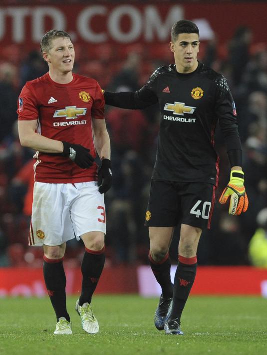 Jose Mourinho sempat memberikan alasan bahwa Bastian Schweinsteiger memang tidak masuk dalam rencananya musim ini. (AP/Rui Vieira)