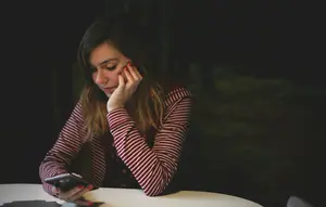 Jangan Terjebak Ekspektasi Netizen, Ini Cara Menjaga Mental dari Standar Kecantikan Media Sosial