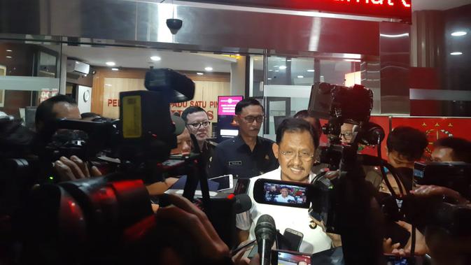 Jampidsus Kejaksaan Agung Adi Toegarisman di Kejagung (14/1/2020) mengatakan 5 tersangka kasus Jiwasraya ditahan. (Liputan6.com/ Yopi Makdori)