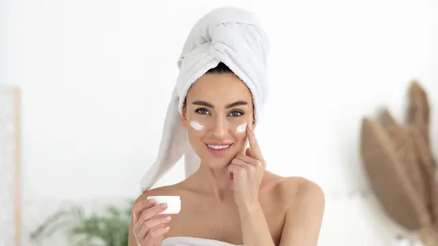 10 Rekomendasi Produk Skincare untuk Kulit Kombinasi, Bantu Jaga Keseimbangan Kulitmu