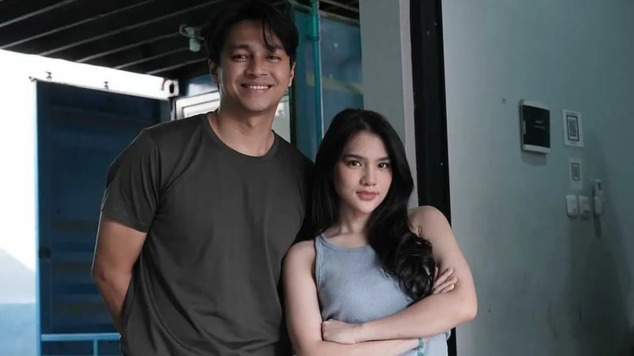 Deva Mahenra dan Davina Karamoy