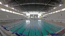 Venue Aquatic Center dalam tahap renovasi di Kawasan Senayan Sport Center, Jakarta (04/10/2017). Renovasi tersebut untuk menyambut Asian Games 2018. (Bola.com/Nicklas Hanoatubun)