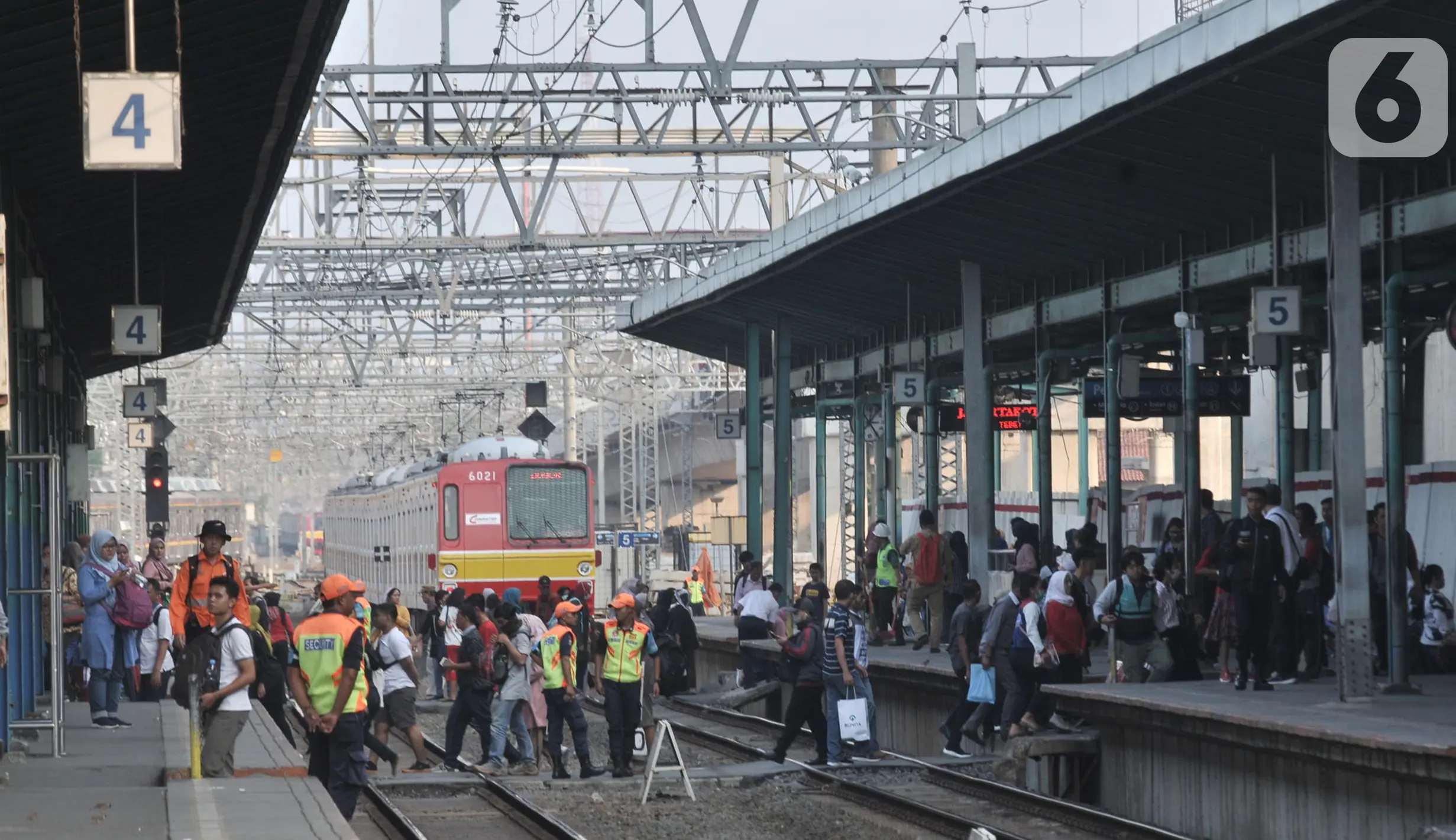 Foto Rencana Pemindahan Pelayanan Kereta Api Jarak Jauh Foto