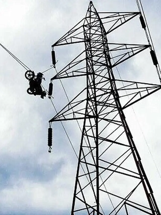 6 Posisi Benda di Kabel Listrik Ini Bikin Bingung Cara Naruhnya, Nyeleneh