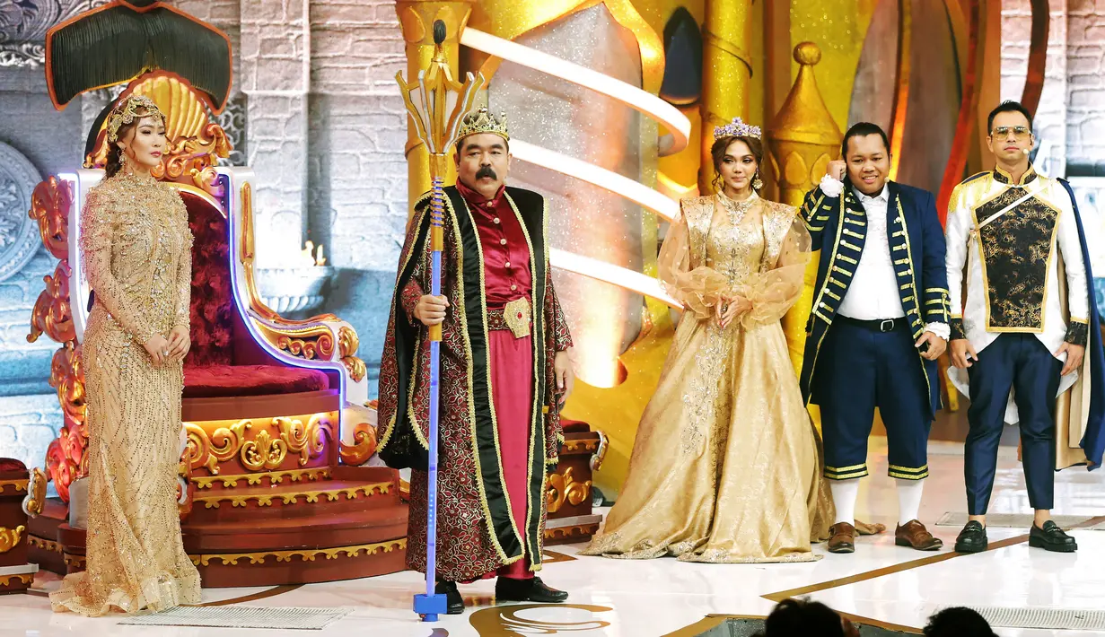 Kelucuan tingkah Cipung dimulai saat ia melambaikan tangan ke barisan penonton sambil kiss bye. Tak lama kemudian pemenang lomba cipta lagu untuk Rayyanza pun tampil dengan lagu ciptaan mereka berjudul ‘Tercipung-cipung’. [Foto: Bambang E. Ros/Fimela.com]