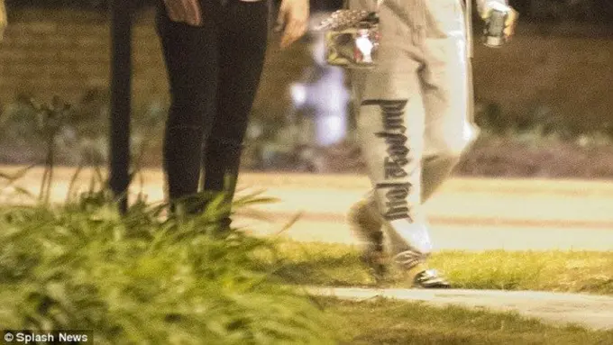 Brooklyn Beckham dan Sofia Richie menghabiskan waktu malam bersama. (via. Dailymail)