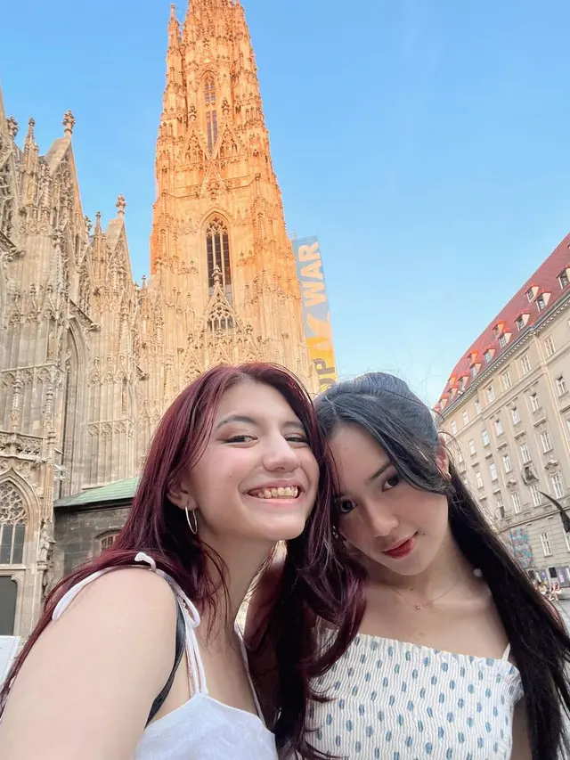 Beby Tsabina dan Cassandra Lee Liburan di Vienna
