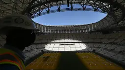 Pemandangan umum Lusail Stadium di Lusail, Qatar, 28 Maret 2022. Stadion berkapasitas 80 ribu penonton yang terletak di pinggiran Ibu Kota Doha ini akan menjadi tuan rumah final Piala Dunia 2022 pada bulan Desember mendatang. (GABRIEL BOUYS/AFP)