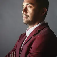 Anjasmara. (Fotografer: Deki Prayoga, Makeup by  First Jakarta, Jas dan celana by Antoni Morato, Digital Imaging: Denti Ebtaviani, Bintang.com)