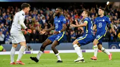 Kiper Chelsea, Kepa Arrizabalaga, sukses menjadi pahlawan usai membawa The Blues menjuarai Piala Super Eropa 2021 dengan menaklukkan Villarreal lewat babak adu penalti. (Foto: AFP/Paul Ellis)