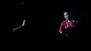 Pebulutangkis legendaris dunia asal Indonesia, Taufik Hidayat memasuki lapangan saat akan mengikuti laga Yonex Legends Vision di GOR Asia Afrika, Jakarta, Senin (17/8/2015). (Bola.com/Vitalis Yogi Trisna)