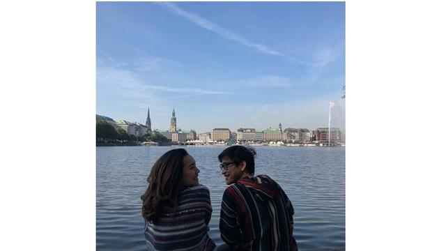 Selalu terlihat mesra, banyak penggemar yang dibuat baper dengan kebersamaan Beby dan Bio.