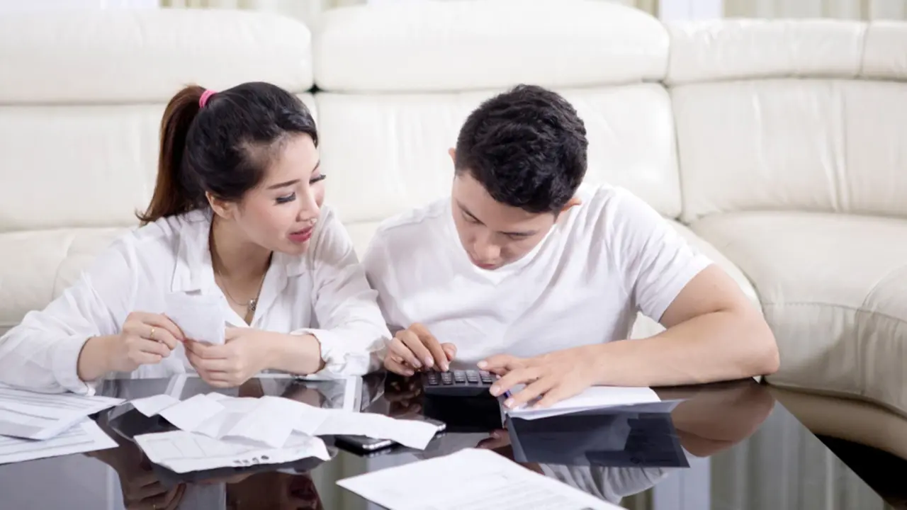 pasangan atur uang