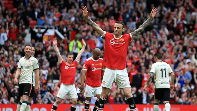 Foto: Mark Gonzalez Tampil Menawan, Liverpool Legends Kalahkan Manchester United Legends di Laga Amal