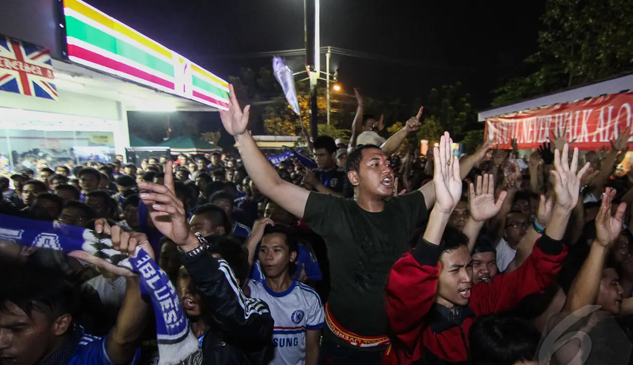 Acara nonton bareng Liga Premier yang mempertemukan antara Liverpool menghadapi Chelsea, di 7-11 Tanah Kusir, Jakarta, Minggu (27/4/2014) berlangsung seru.