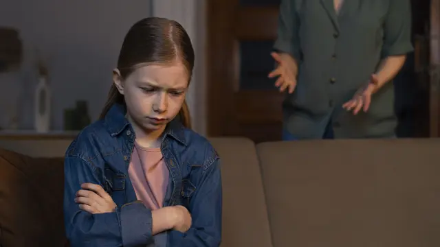 Toxic parenting juga ditandai oleh kurangnya empati terhadap perasaan anak.