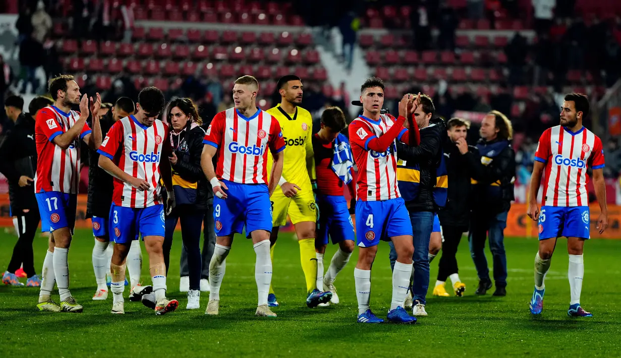 Selebrasi para pemain Girona setelah mengalahkan Alaves 3-0 pada laga pekan ke-17 Liga Spanyol 2023/2024 di Montilivi Stadium, Girona, Selasa (19/12/2023) dini hari WIB. (AFP/Pau Barrena)
