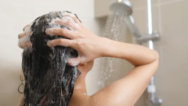 Cara Ampuh Membasmi Kutu Rambut dan Telurnya yang Bikin Kepala Gatal, Intip Yuk