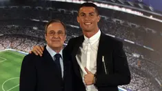 Salah satu pemain yang disindir oleh Perez adalah Cristiano Ronaldo (kanan). Perez berkata bahwa Ronaldo sudah gila. "Orang ini idiot, sakit. Anda pikir orang ini normal, tapi dia tidak normal. Jika tidak, dia tidak akan melakukan semua hal yang dia lakukan." Tambah Perez. (Foto: AFP/Gerard Julien)