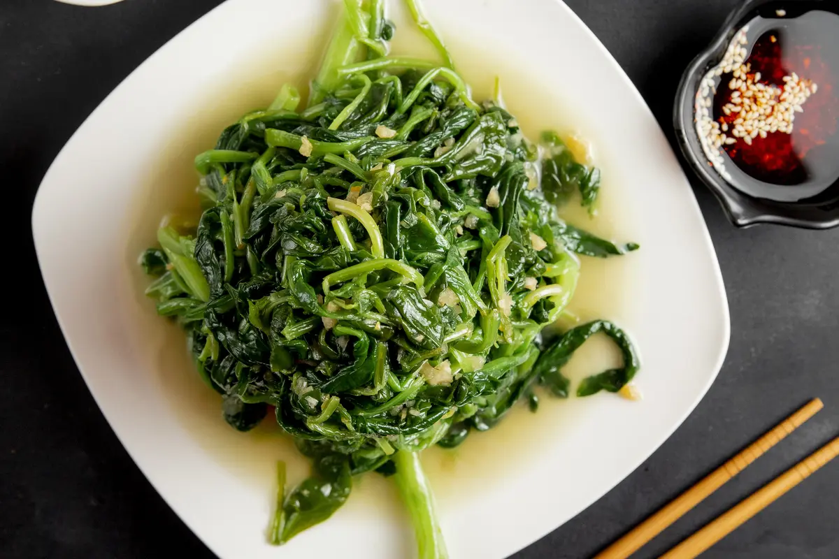 Ilustrasi kangkung tumis