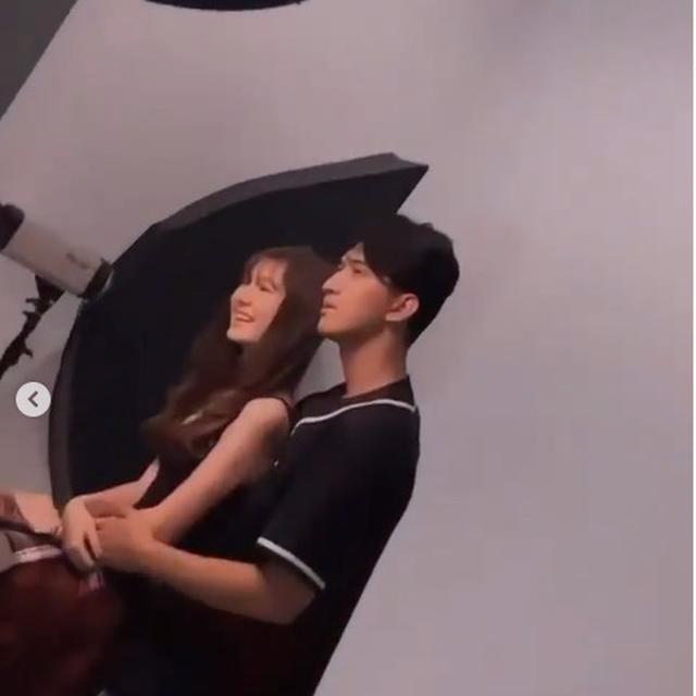 6 Gaya Pemotretan Aditya Zoni dan Zoe Abbas Jackson, Rayakan Monthversarry