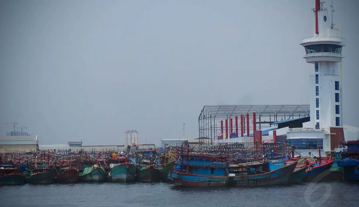 Pemerintah memastikan nelayan mendapat pasokan BBM jenis solar sebanyak 1,8 juta kilo liter hingga akhir tahun 2014, Jakarta, Rabu (10/9/14). (Liputan6.com/Faizal Fanani)