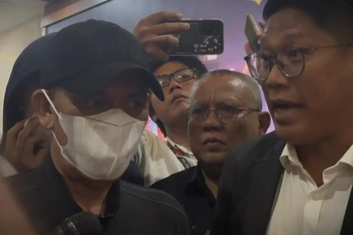 Kepala Desa (Kades) Kohod, Arsin memenuhi panggilan penyidik Bareskrim Polri.