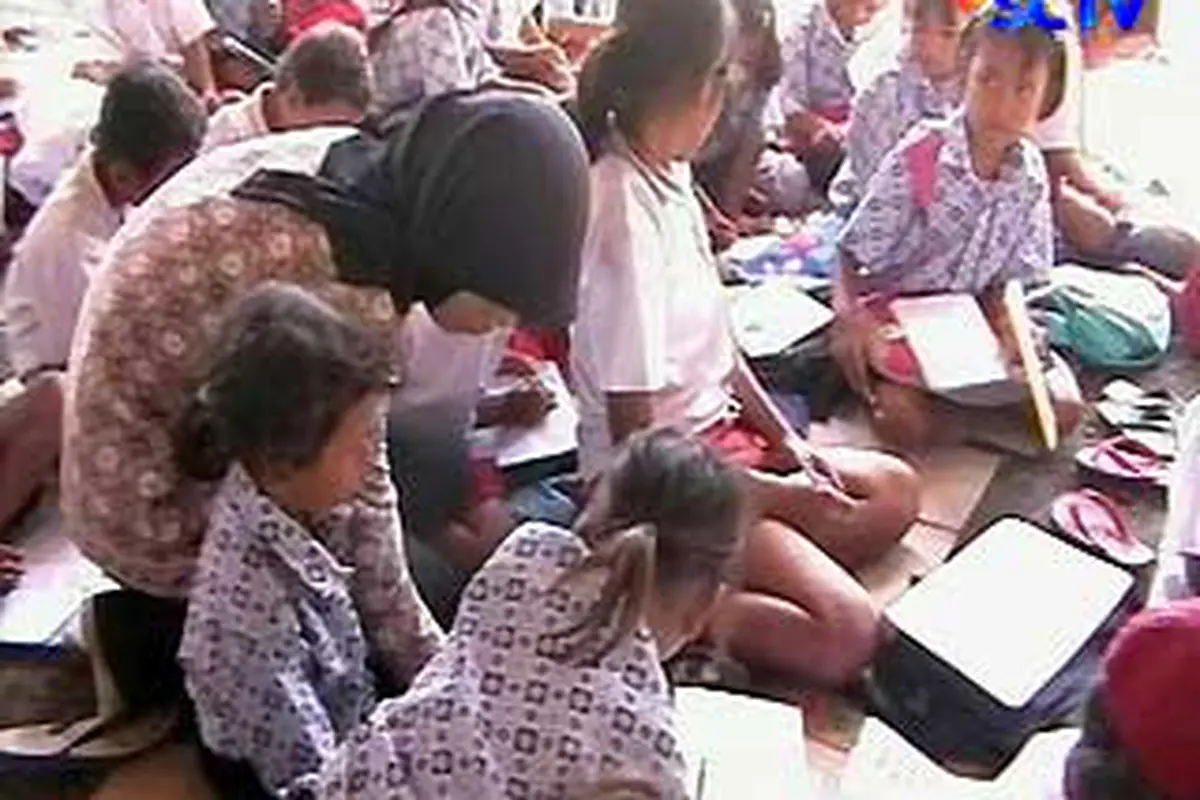 090801asekolah_rusak1.jpg