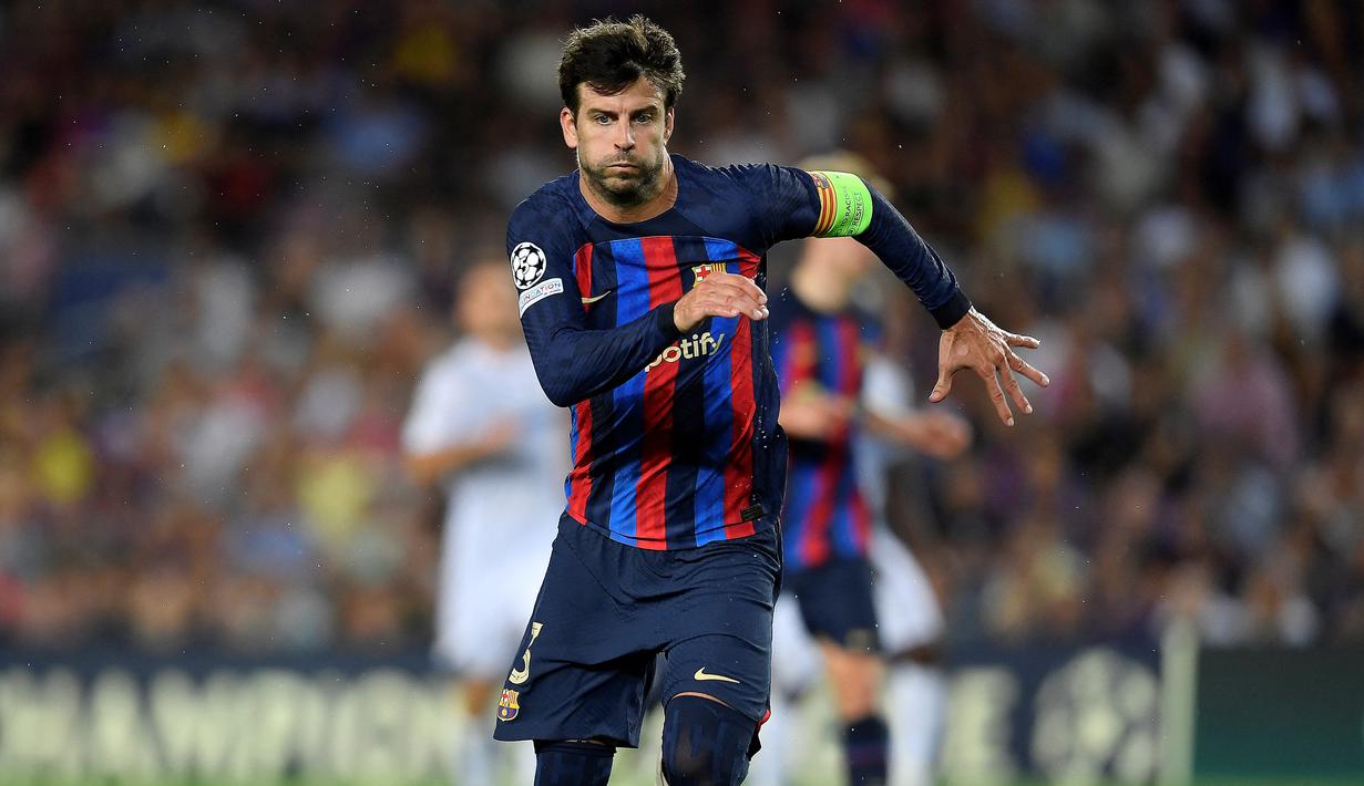 Gerard Pique. Bek tengah Spanyol berusia 35 tahun yang kini memasuki musim ke-15 bersama Barcelona sejak ditarik pulang dari Manchester United pada awal musim 2008/2009 ini total telah tampil dalam 125 laga di Liga Champions bersama dua klub, Manchester United dan Barcelona. Dari 125 laga tersebut, ia mampu mencetak 16 gol dan 2 assist serta sukses merebut 4 trofi Liga Champions, sekali diraihnya bersama MU pada musim 2007/2008 dan sisanya bersama Barcelona pada musim 2008/2009, 2010/2011 dan 2014/2015. (AFP/Pau Barrena)