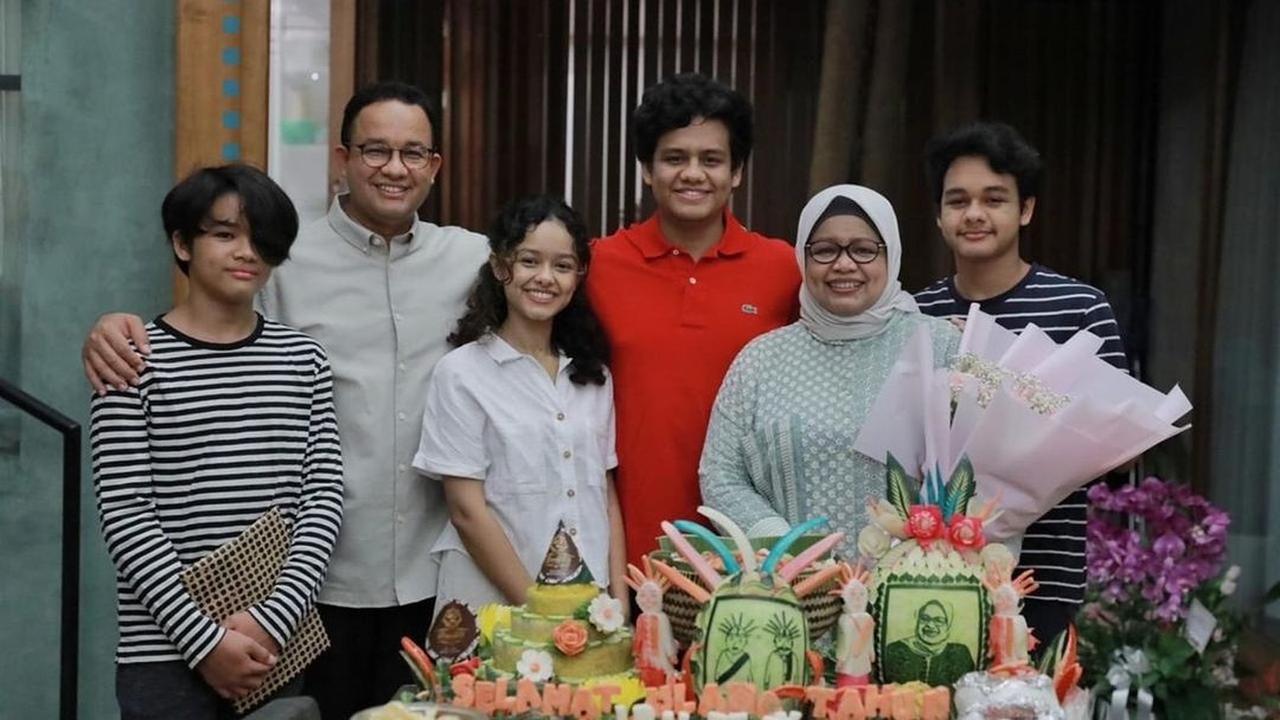 Hangatnya Kebersamaan Anies Baswedan dengan Keluarga Saat Rayakan Ultah Istri