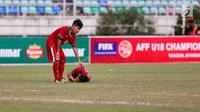 Pemain Timnas Indonesia U-19, Egy Maulana terlihat cedera saat melawan Vietnam pada laga AFF U-18 di Stadion Thuwunna, Yangon, Senin (11/9). Hingga peluit akhir, Indonesia tidak mampu mengejar kekalahah 3-0 dari Vietnam. (Liputan6.com/Yoppy Renato)