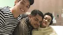 Masih terbaring di rumah sakit, Julia Perez tak henti mendapat dukungan dari para sahabat. Seperti halnya Ivan Gunawan dan Edric Chandra yang menyempatkan diri untuk menjenguk sahabatnya itu. (Instagram/ivangunawan)