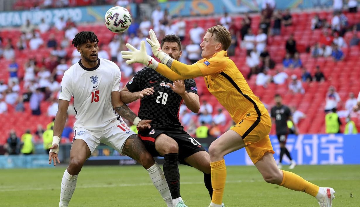 Memasuki menit-menit akhir, pertandingan berjalan semakin sengit. Aksi jual beli serangan diperagakan oleh kedua tim. Namun, skor 1-0 untuk kemenangan Timnas Inggris tetap bertahan sampai laga berakhir. (Laurence Griffiths, Pool via AP)