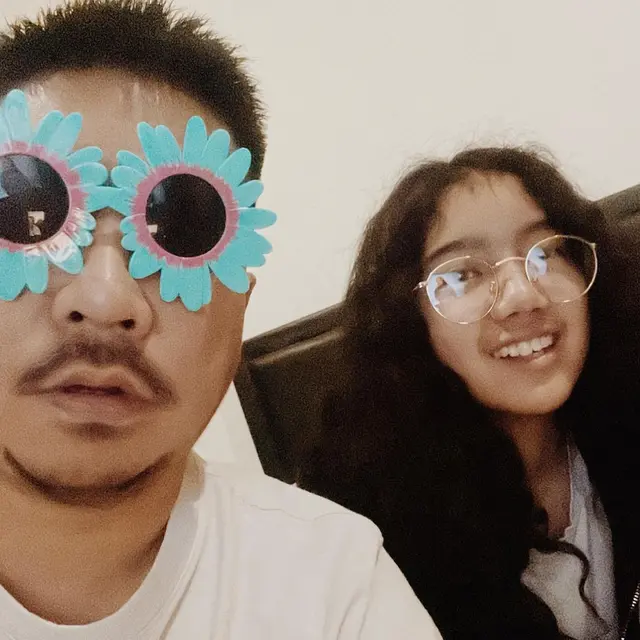 6 Potret Kedekatan Dimas Akira dan Putri Sulung Sheila Marcia, Bak Anak Kandung