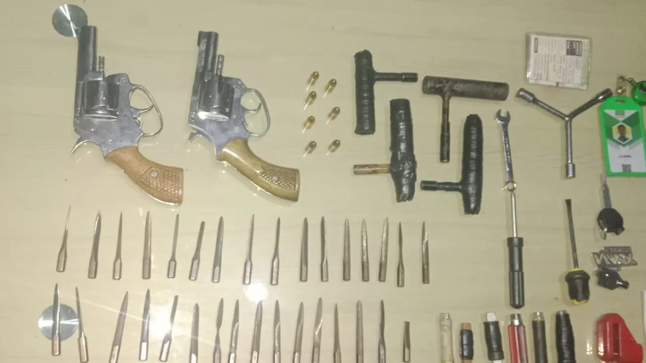 Pelaku pencurian motor (curanmor) menggunakan senjata api rakitan yang kerap beraksi di Tangerang Kota, ditangkap polisi.