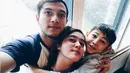 "Yang pasti enggak tahun ini. Tiga bulan ke depan. Semuanya kami siapin. Minta doanya saja deh yang terbaik," kata Rifky Balweel usai melamar kekasihnya di Lippo Mall Puri, Jakarta Barat, Minggu (1/10/2017). (Instagram/bibylovers_)