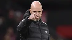 Kedatangan Erik ten Hag sebagai pelatih di Manchester United berhasil membawa Setan Merah bangkit dari keterpurukan pada beberapa musim terakhir. Langkah-langkah pelatih berkebangsaan Belanda tersebut dinilai tepat dan mujarab. Pasalnya, Ten Hag berhasil mendongrak performa MU yang saat artikel ini dibuat (19/01/2023) berhasil menempati urutan ketiga dengan raihan poin yang sama dengan Manchester City yang berada di atasnya, yaitu 39 poin. Berikut ini daftar sentuhan mujarab Erik ten Hag yang bikin MU kembali bangkit di Liga Inggris. (AFP/Oli Scarff)
