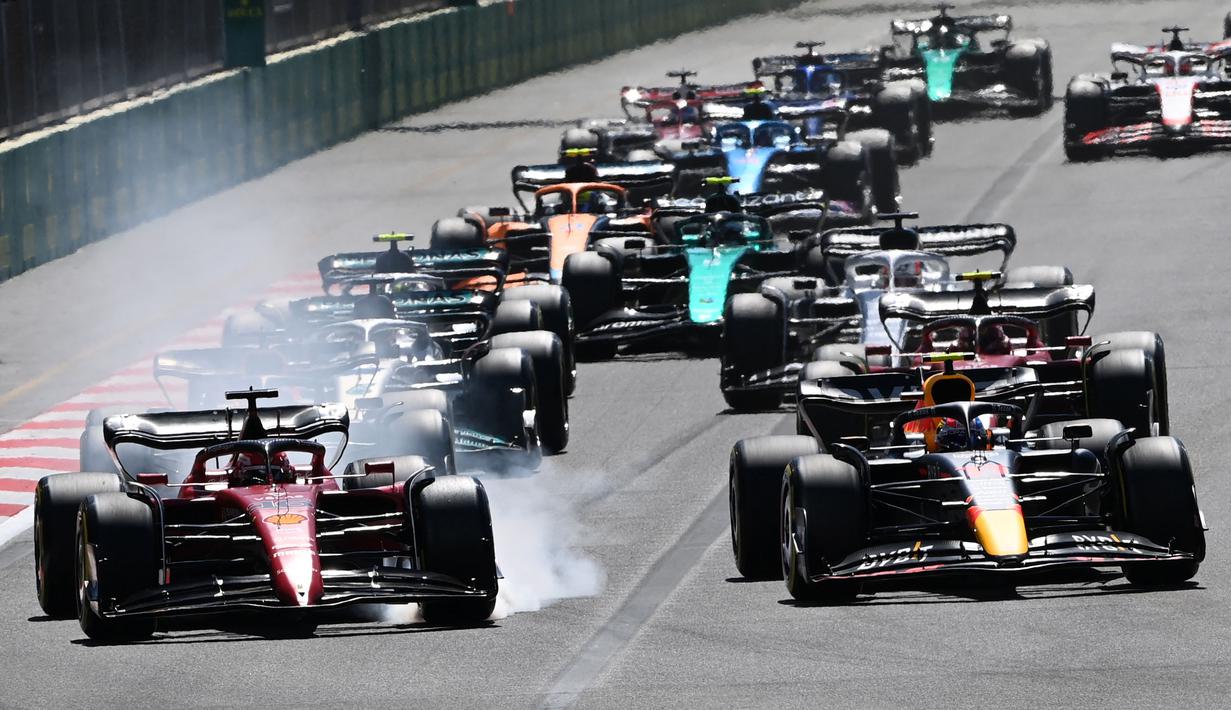 Memulai start dari pole position, Leclerc disalip oleh pebalap Oracle Red Bull Racing, Sergio Perez di tikungan pertama. (AFP/Ozan Kose)