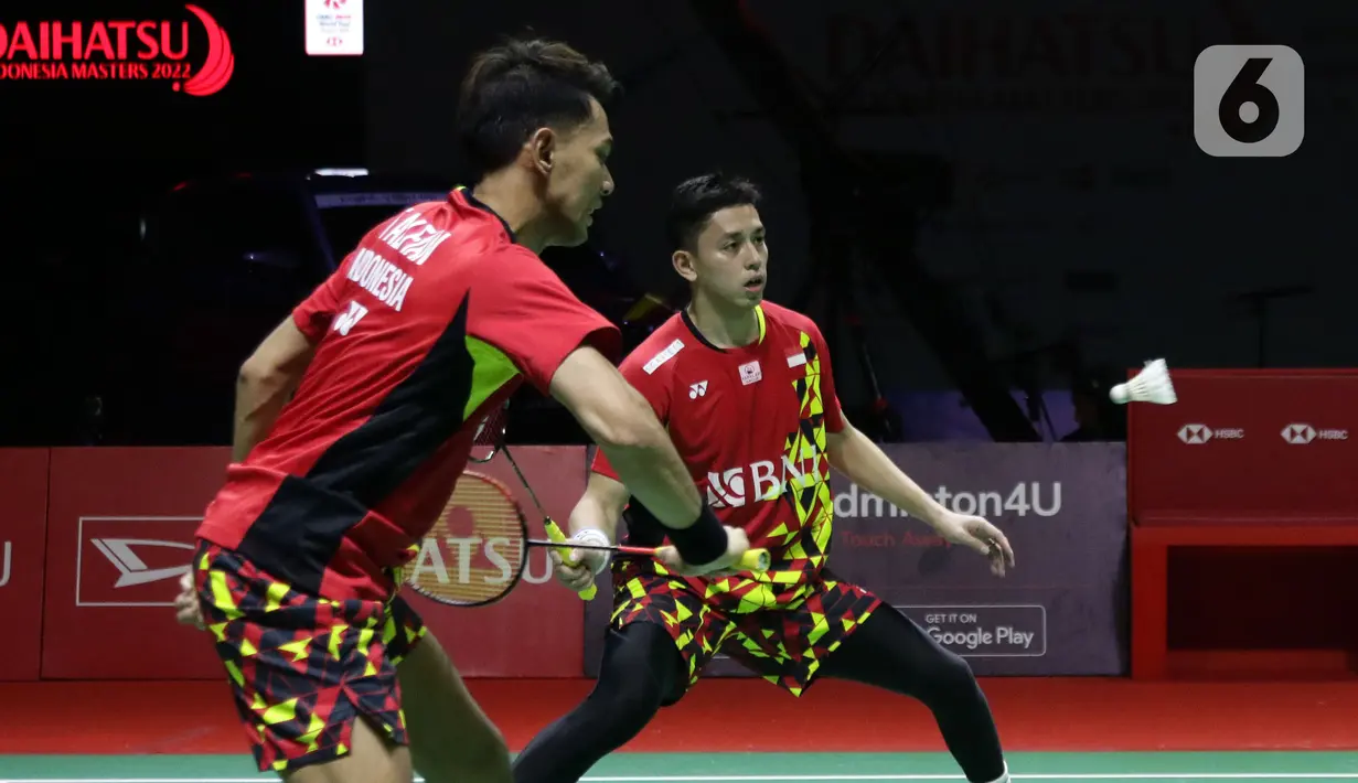 Pebulu tangkis ganda putra Indonesia, Fajar Alfian/Muhammad Rian Ardianto saat bertanding melawan Liang Wei Keng/Wang Chang (China) pada Final Indonesia Masters 2022 di Istora Senayan, Jakarta, Minggu (12/6/2022). Fajar/Rian menjadi Juara Ganda Putra Indonesia Masters 2022 setelah unggul 21-10, 21-17. (Liputan6.com/Helmi Fithriansyah)