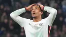 Pemain Chelsea, Joao Pedro, tampak kecewa setelah menelan kekalahan dari Atalanta pada matchday 6 fase grup Liga Champions 2025/2026 di New Balance Arena, Rabu (10/12/2025). (AP Photo/Antonio Calanni)